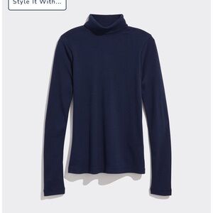 Vineyard Vines black long sleeve turtleneck shirt. Size small